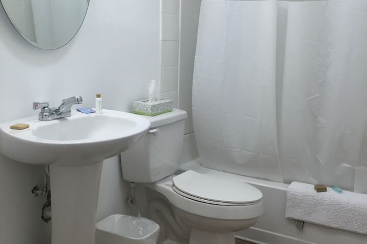 Room 6 of 33