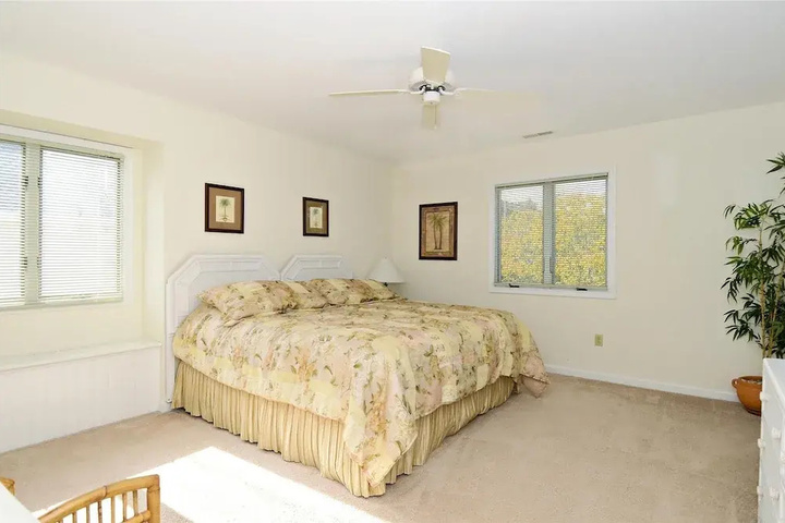 Room 4 of 12