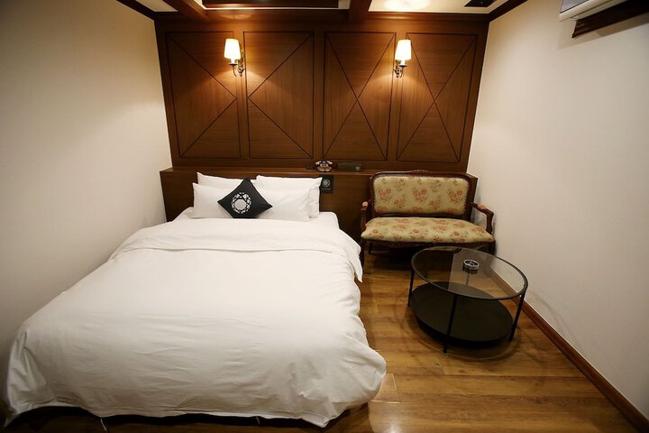 Room 11 of 60