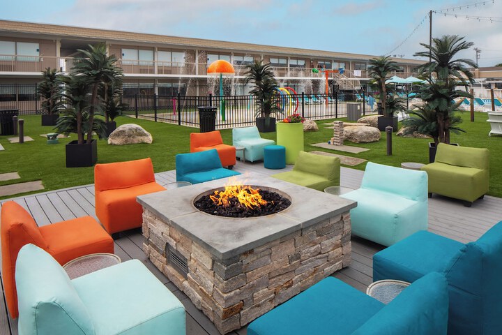 Sundeck 38 of 43