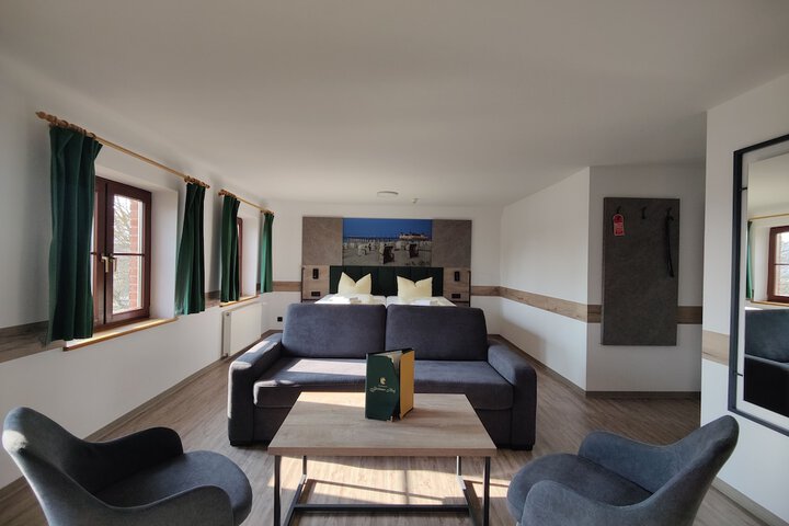 Room 33 of 73