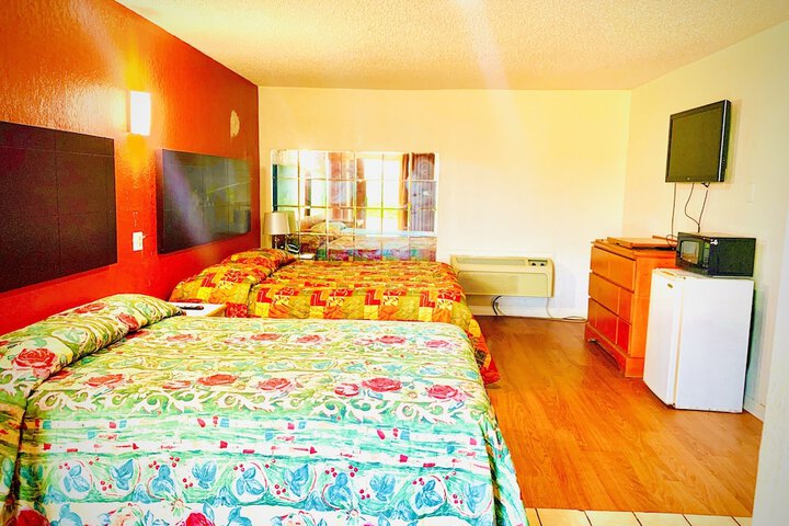 Room 5 of 18