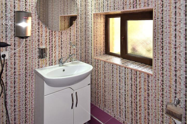 Room 16 of 19