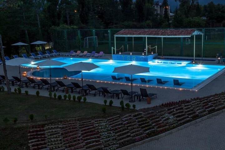 Pool 10 of 43