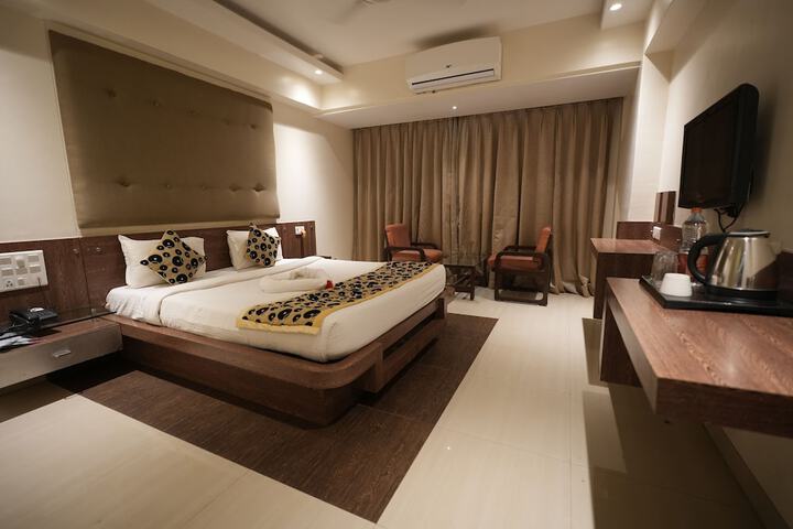 Room 11 of 34