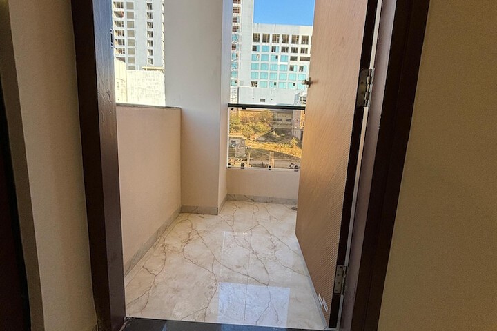 Room 8 of 19
