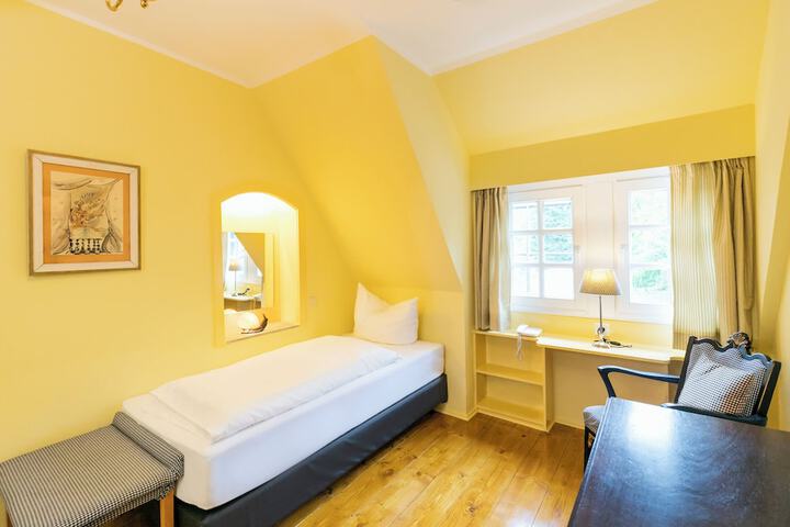 Room 13 of 46