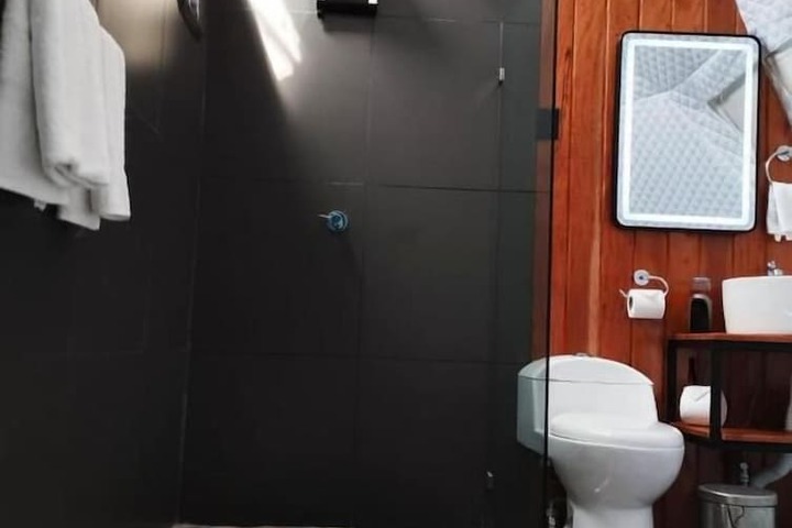 Room 7 of 12