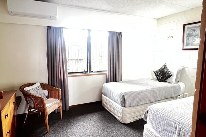 Room 13 of 27