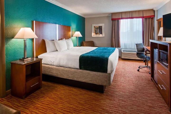 1 King Bed Microwave and Refrigerator Work Desk WiFi Continental Breakfast (7 of 7)