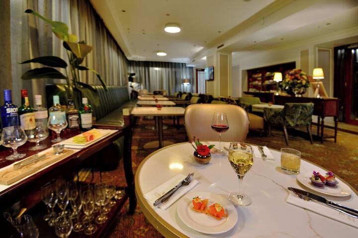 Lounge 140 of 160