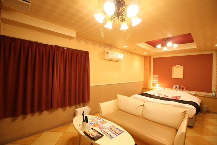 Room 5 of 18