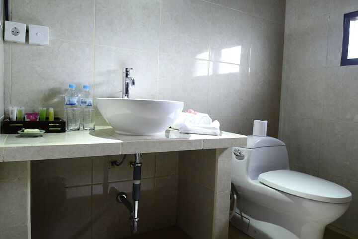 Room 10 of 28