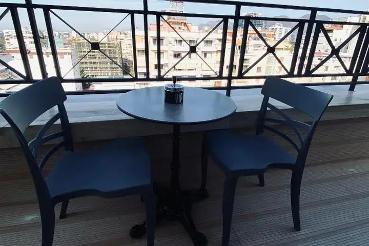 Dining 9 of 10