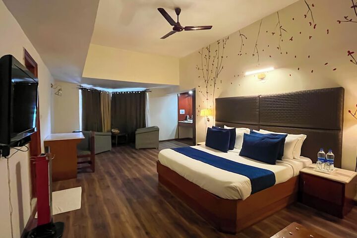 Room 32 of 60