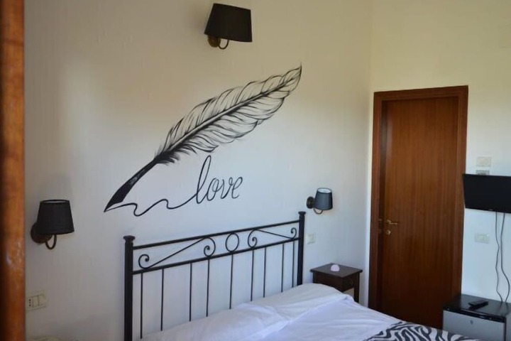 Room 10 of 206