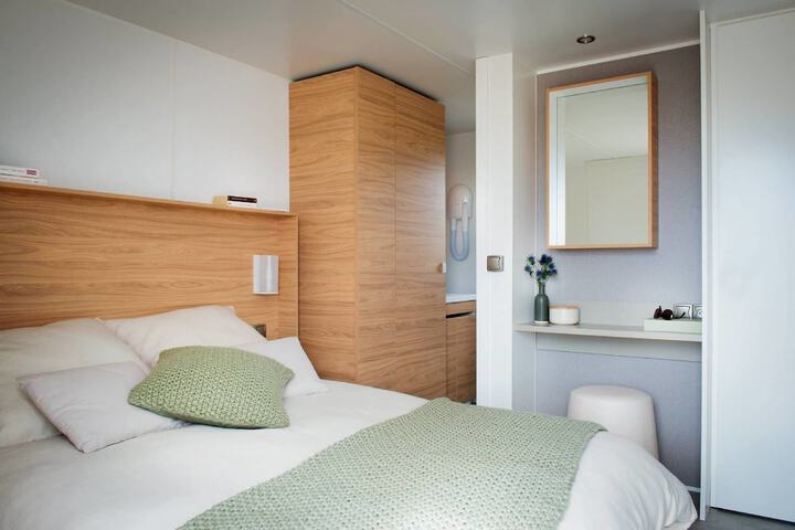 Room 2 of 20
