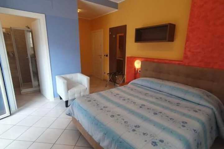 Room 2 of 31