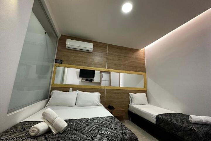 Room 6 of 9