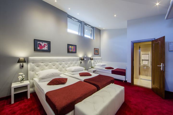 Room 9 of 45