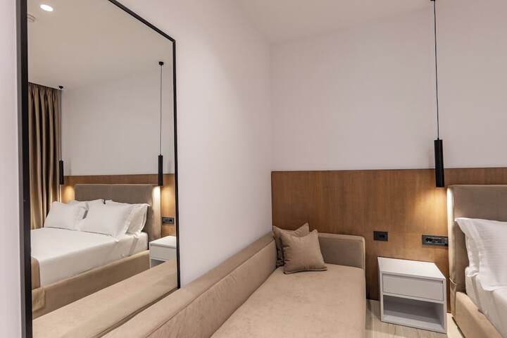 Room 104 of 244