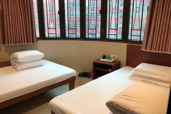 Room 18 of 40