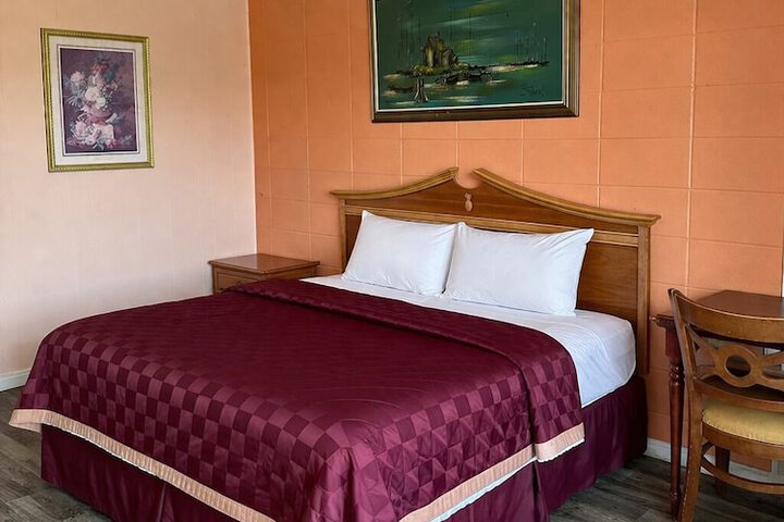 Room 6 of 15