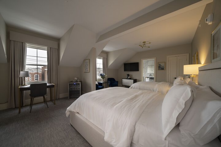 Room 16 of 36