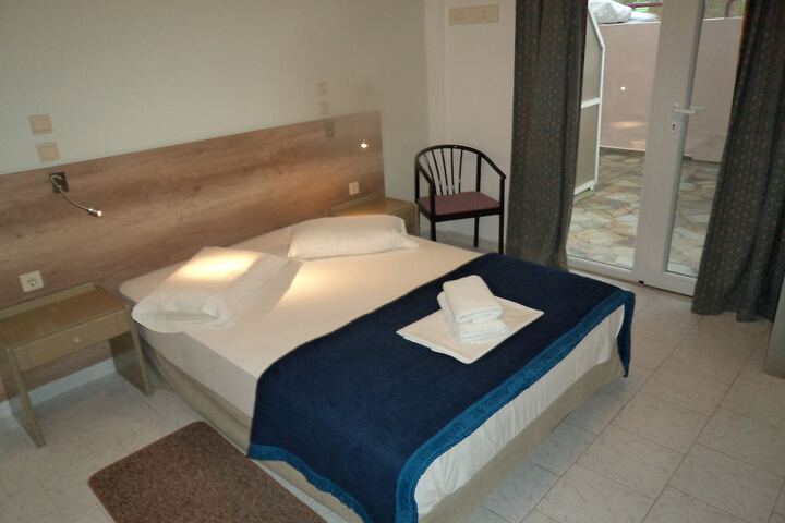 Room 6 of 73