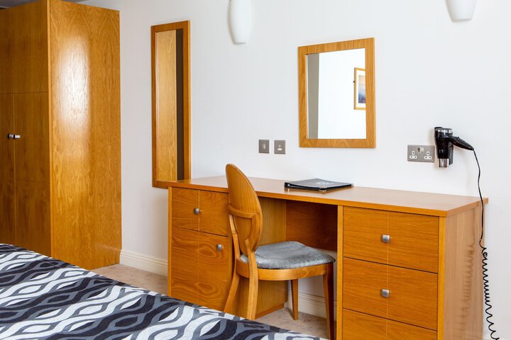 Room 6 of 31