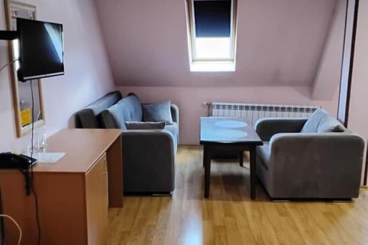 Room 5 of 17