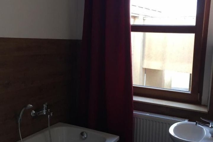 Room 21 of 32
