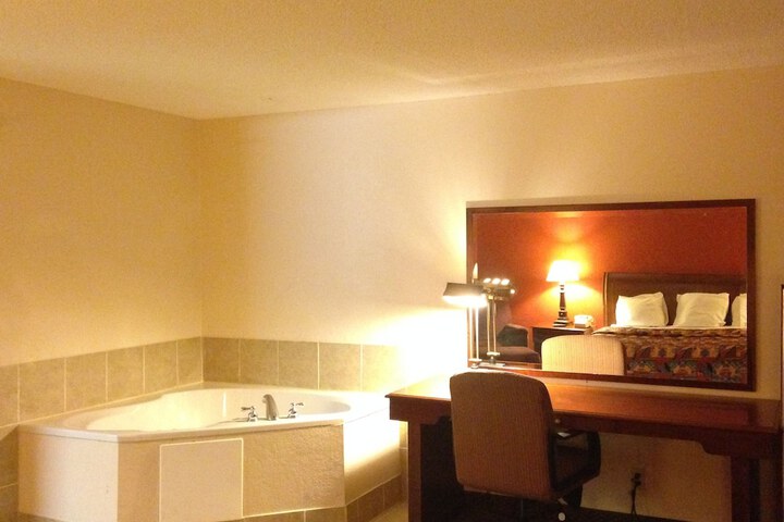Jetted tub