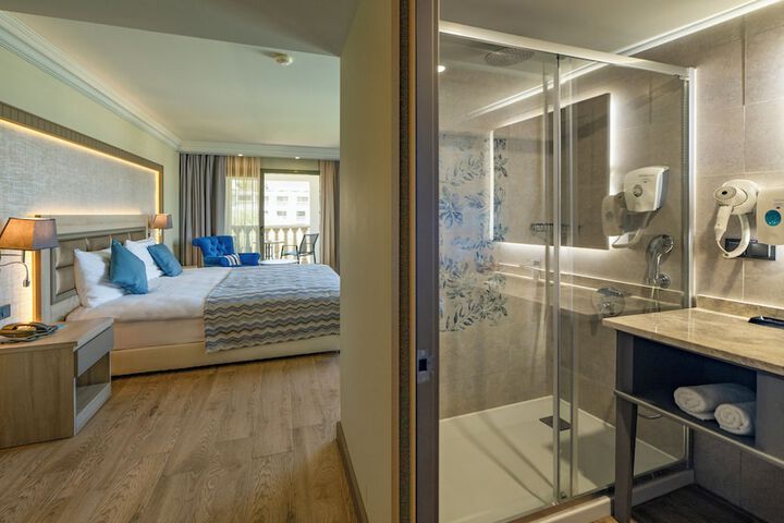 Room 33 of 125