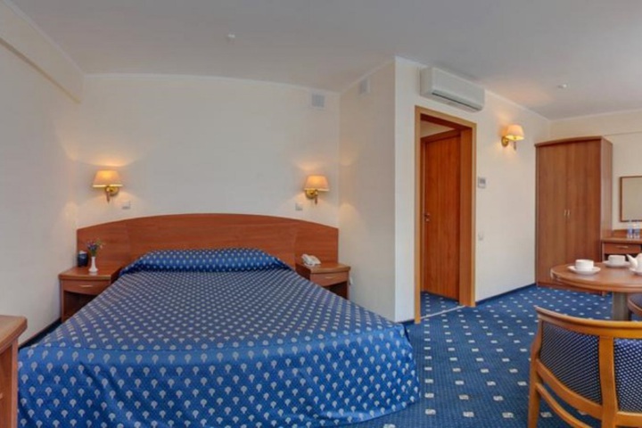 Room 7 of 8