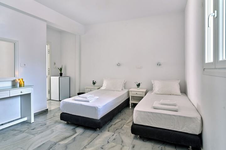 Room 26 of 103