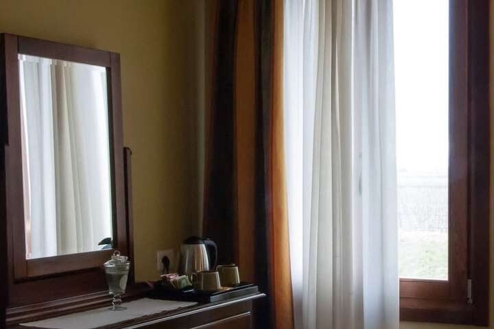 Room 27 of 69