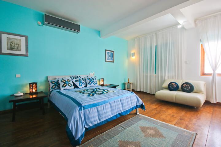 Room 8 of 43