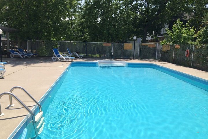 Pool 28 of 41