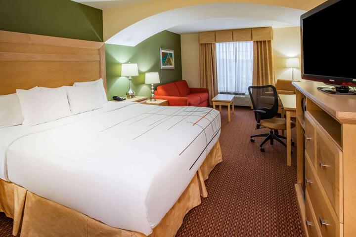 1 King Bed (6 of 12)
