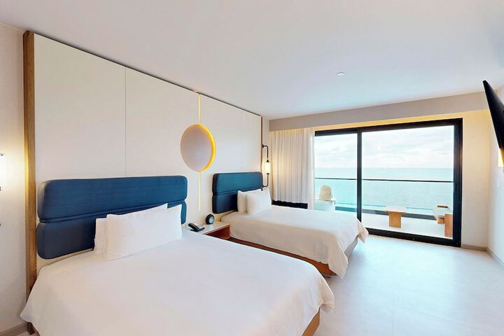 Room 42 of 136
