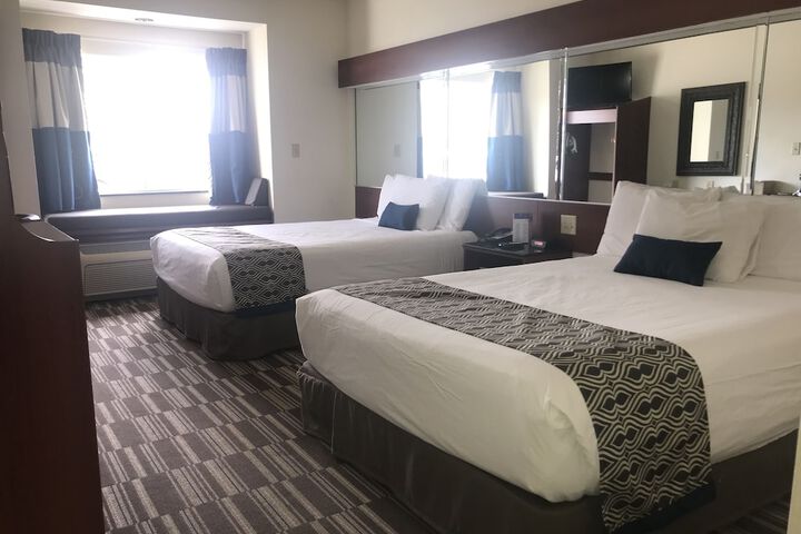 1 Queen Bed Accessible Room (42 of 54)