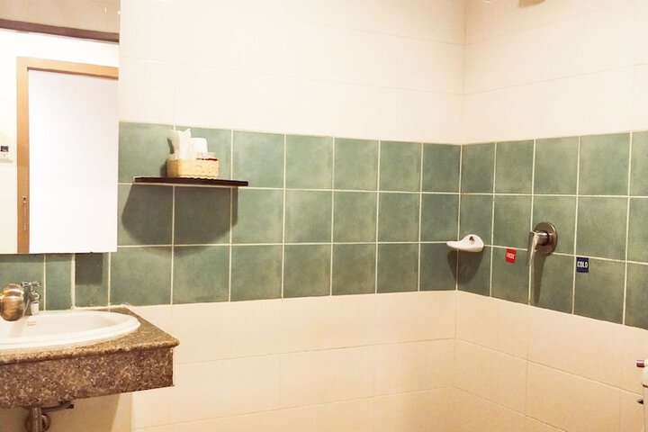 Room 26 of 34