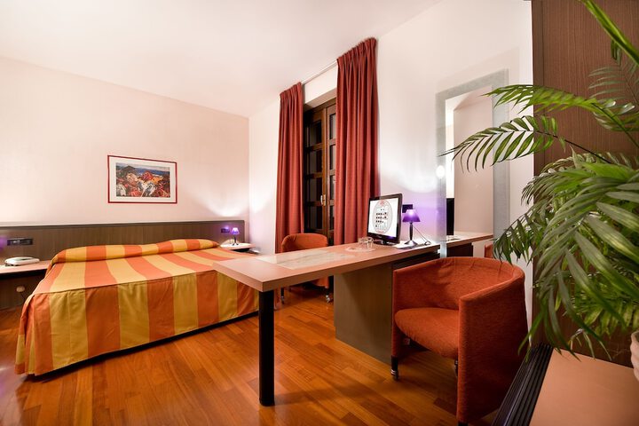 Room 4 of 30