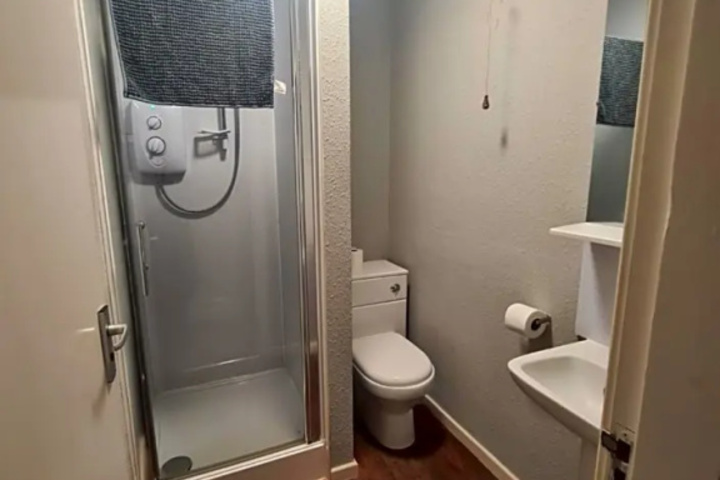 Room 6 of 6