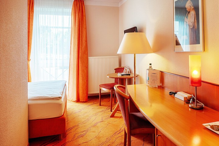 Room 12 of 37