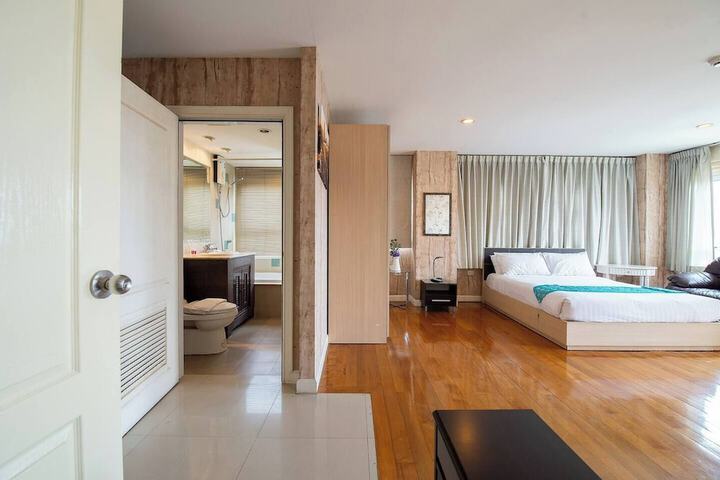 Room 6 of 70