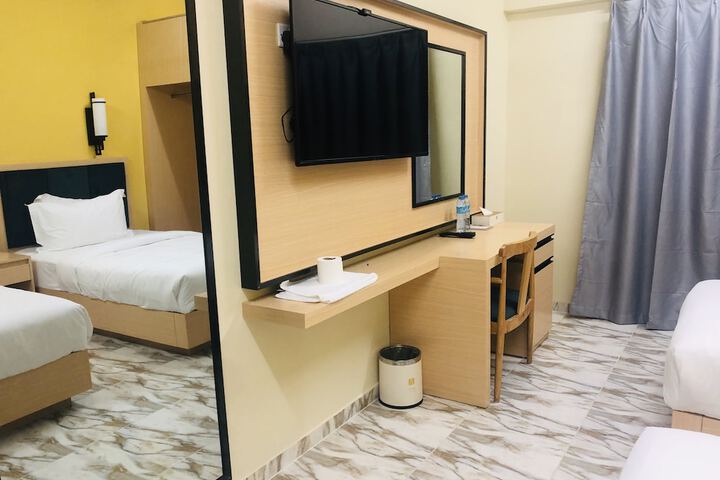 Room 9 of 39