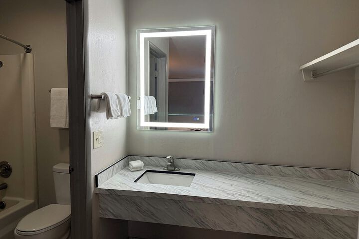 Room 17 of 26