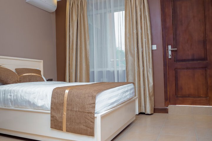 Room 3 of 38